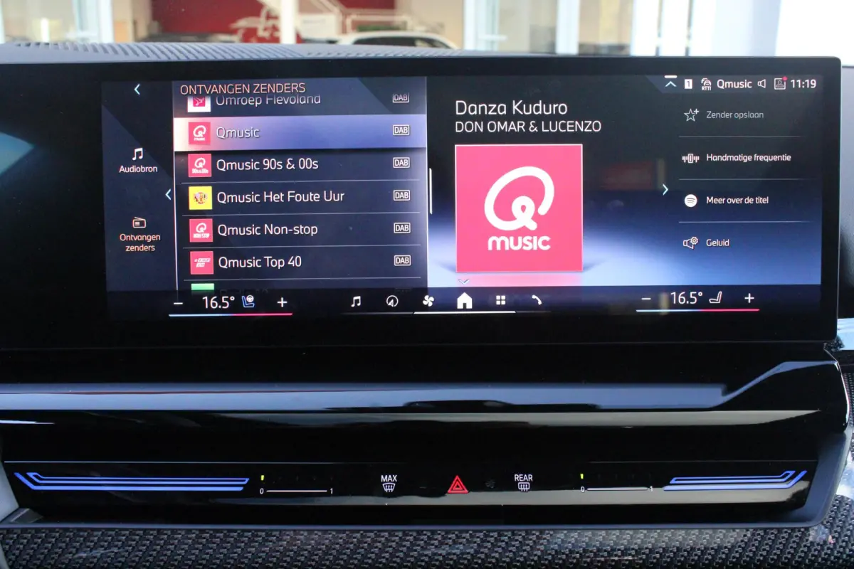 520i M-SPORT | PANORAMA DAK | TREKHAAK ELEKTRISCH WEGKLAPBAAR | HARMAN KARDON AUDIO SYSTEM | SHADOW LINE PAKKET | ELEKTRISCH VERSTELBARE VOORSTOELEN MET GEHEUGENFUNCTIE | STOEL VENTILATIE VO