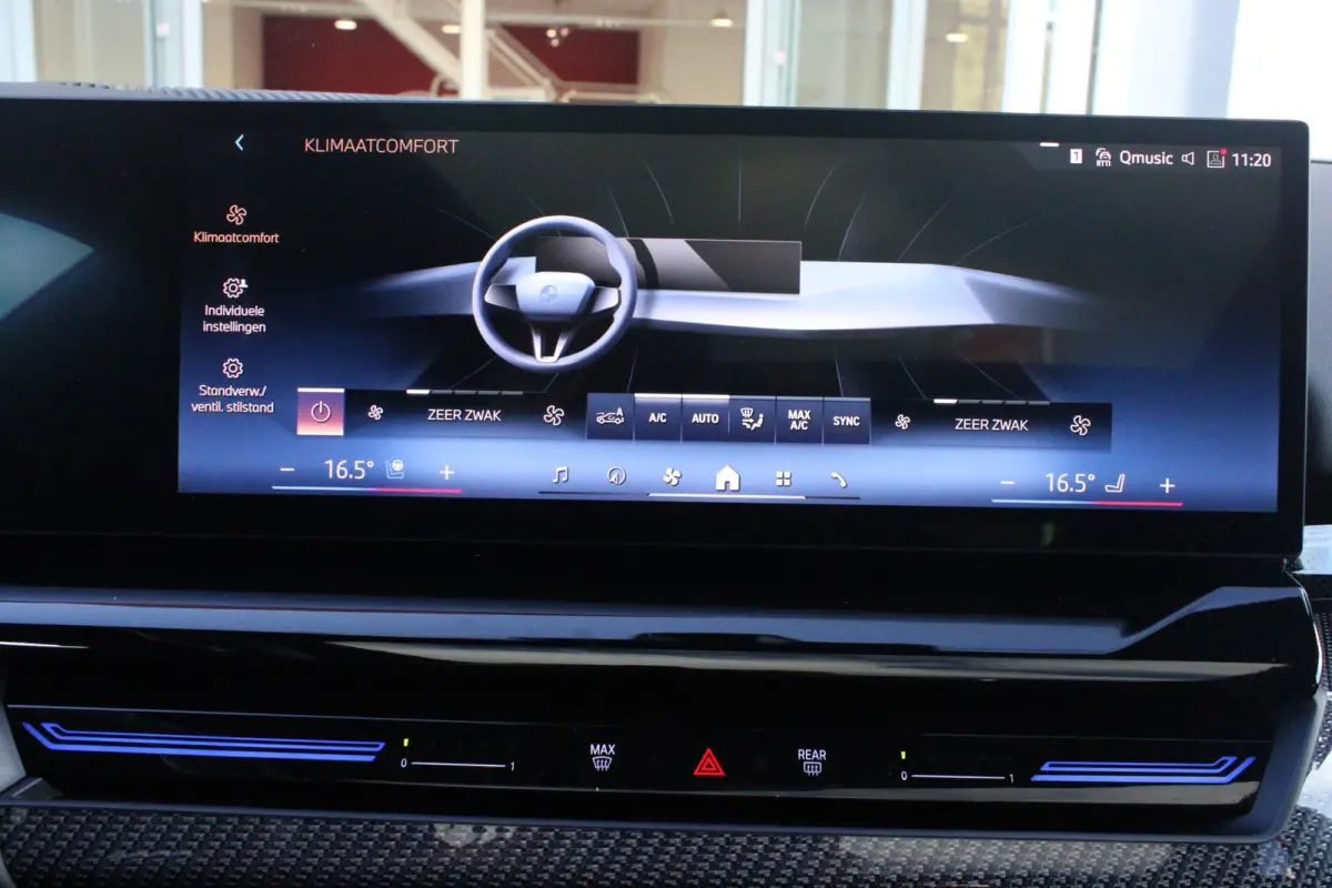 520i M-SPORT | PANORAMA DAK | TREKHAAK ELEKTRISCH WEGKLAPBAAR | HARMAN KARDON AUDIO SYSTEM | SHADOW LINE PAKKET | ELEKTRISCH VERSTELBARE VOORSTOELEN MET GEHEUGENFUNCTIE | STOEL VENTILATIE VO