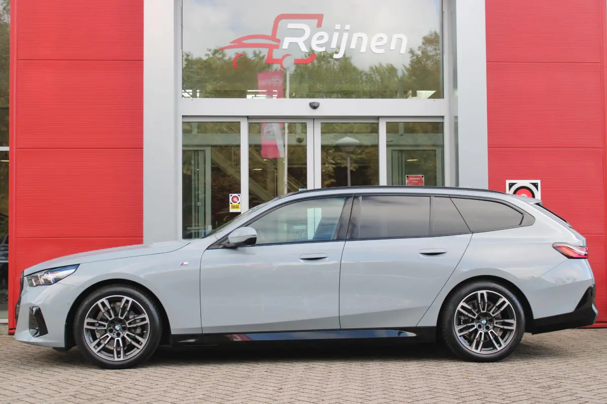 520i M-SPORT | PANORAMA DAK | TREKHAAK ELEKTRISCH WEGKLAPBAAR | HARMAN KARDON AUDIO SYSTEM | SHADOW LINE PAKKET | ELEKTRISCH VERSTELBARE VOORSTOELEN MET GEHEUGENFUNCTIE | STOEL VENTILATIE VO