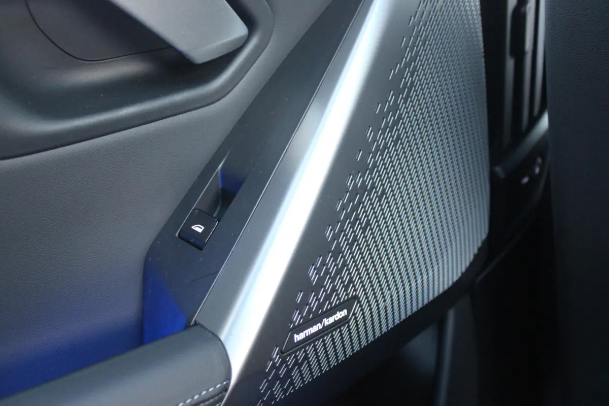 520i M-SPORT | PANORAMA DAK | TREKHAAK ELEKTRISCH WEGKLAPBAAR | HARMAN KARDON AUDIO SYSTEM | SHADOW LINE PAKKET | ELEKTRISCH VERSTELBARE VOORSTOELEN MET GEHEUGENFUNCTIE | STOEL VENTILATIE VO