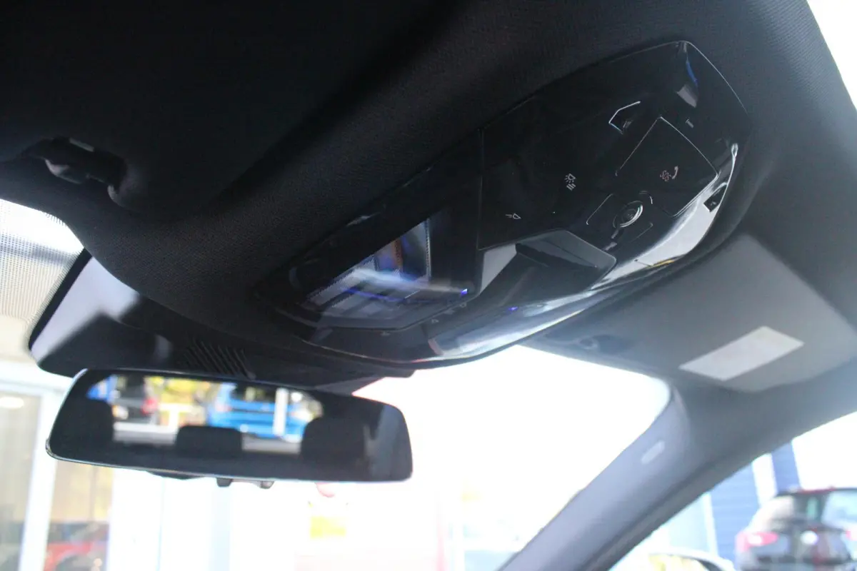 520i M-SPORT | PANORAMA DAK | TREKHAAK ELEKTRISCH WEGKLAPBAAR | HARMAN KARDON AUDIO SYSTEM | SHADOW LINE PAKKET | ELEKTRISCH VERSTELBARE VOORSTOELEN MET GEHEUGENFUNCTIE | STOEL VENTILATIE VO