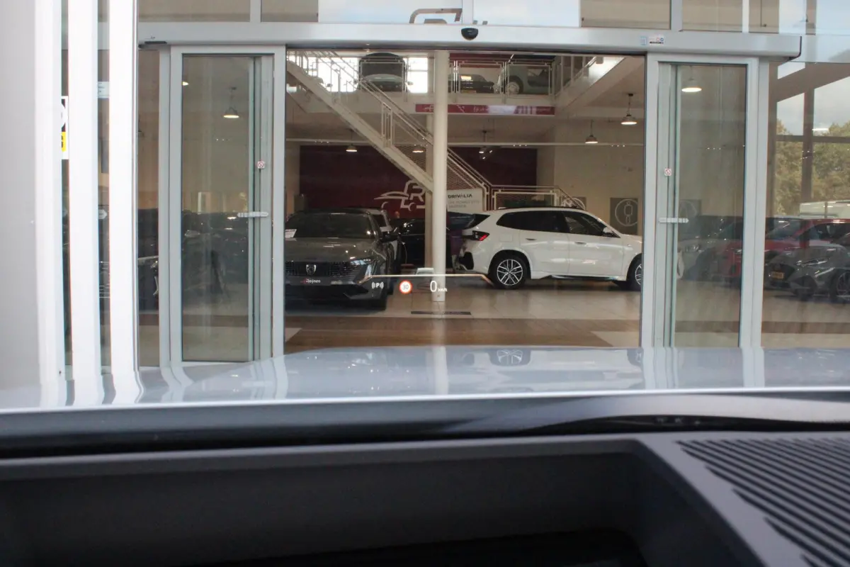 520i M-SPORT | PANORAMA DAK | TREKHAAK ELEKTRISCH WEGKLAPBAAR | HARMAN KARDON AUDIO SYSTEM | SHADOW LINE PAKKET | ELEKTRISCH VERSTELBARE VOORSTOELEN MET GEHEUGENFUNCTIE | STOEL VENTILATIE VO