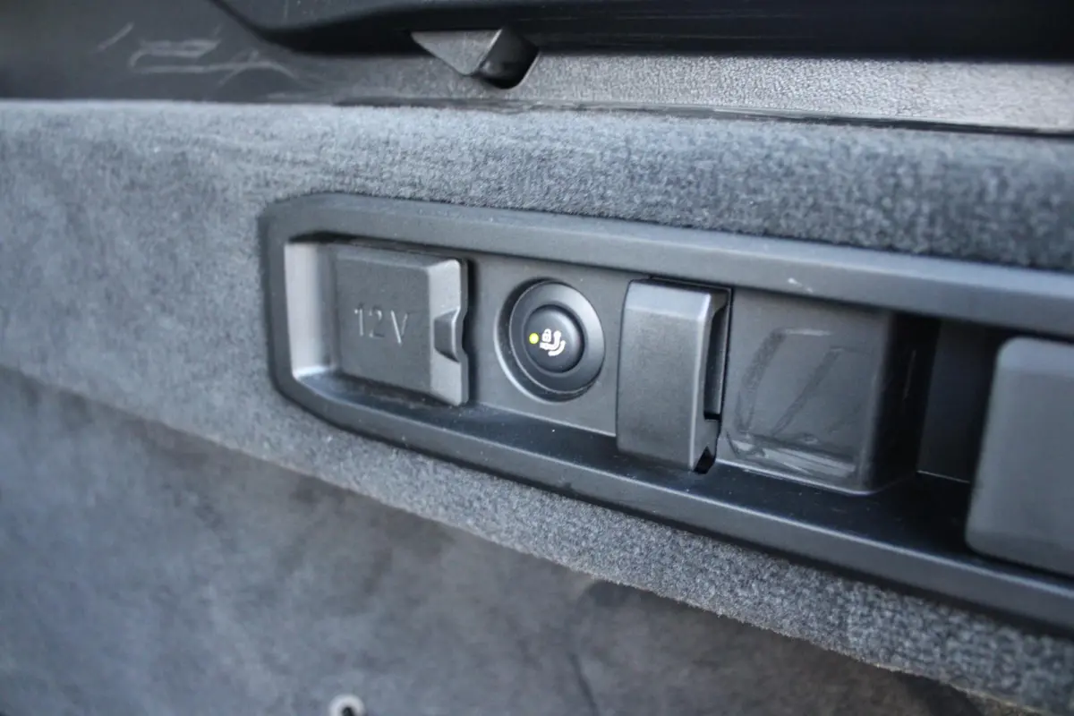 520i M-SPORT | PANORAMA DAK | TREKHAAK ELEKTRISCH WEGKLAPBAAR | HARMAN KARDON AUDIO SYSTEM | SHADOW LINE PAKKET | ELEKTRISCH VERSTELBARE VOORSTOELEN MET GEHEUGENFUNCTIE | STOEL VENTILATIE VO