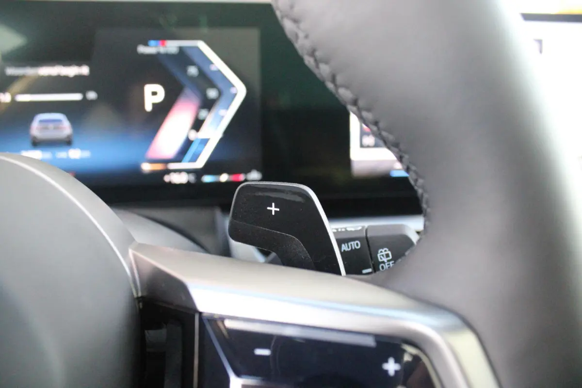 520i M-SPORT | PANORAMA DAK | TREKHAAK ELEKTRISCH WEGKLAPBAAR | HARMAN KARDON AUDIO SYSTEM | SHADOW LINE PAKKET | ELEKTRISCH VERSTELBARE VOORSTOELEN MET GEHEUGENFUNCTIE | STOEL VENTILATIE VO