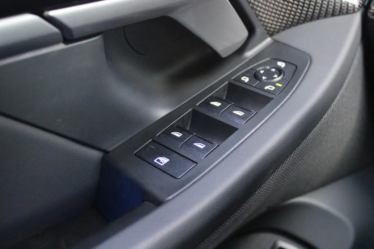 520i M-SPORT | PANORAMA DAK | TREKHAAK ELEKTRISCH WEGKLAPBAAR | HARMAN KARDON AUDIO SYSTEM | SHADOW LINE PAKKET | ELEKTRISCH VERSTELBARE VOORSTOELEN MET GEHEUGENFUNCTIE | STOEL VENTILATIE VO