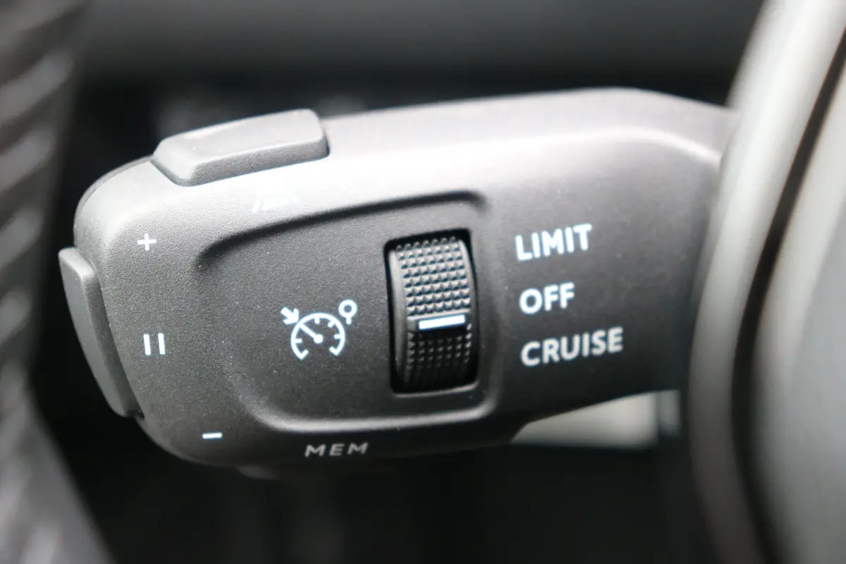 Allure | Cruise control adaptief | Apple Carplay en Android Auto | Camera | Navi |