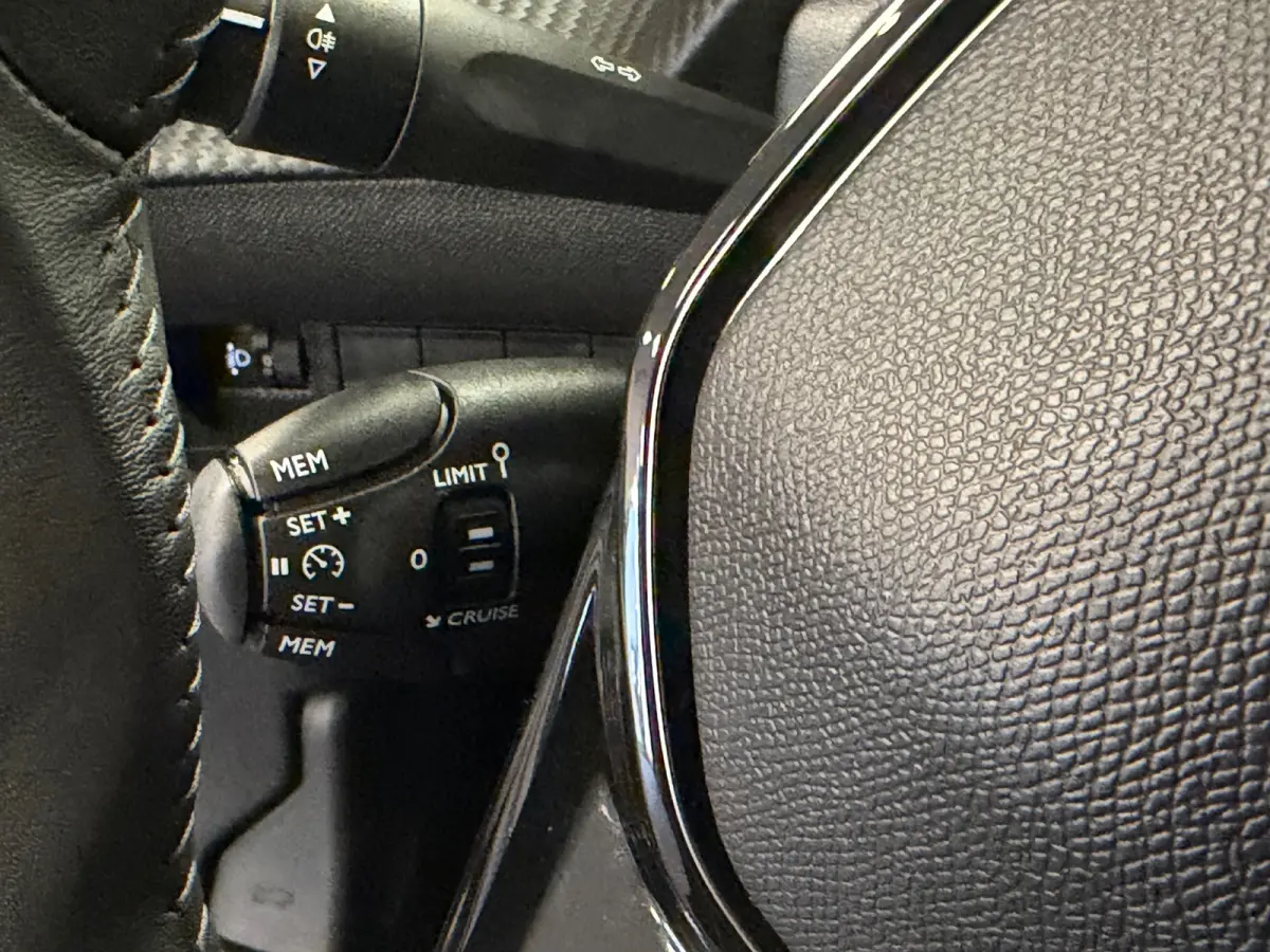 1.2 PureTech 100 Allure*Nardo-Gray*Airco*Cruise-Control*PDC*Xenon*