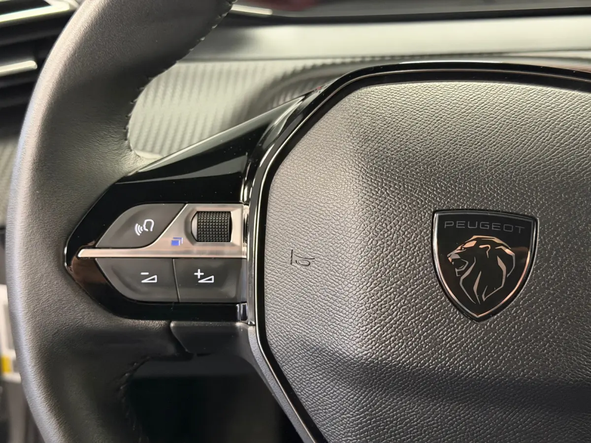 1.2 PureTech 100 Allure*Nardo-Gray*Airco*Cruise-Control*PDC*Xenon*