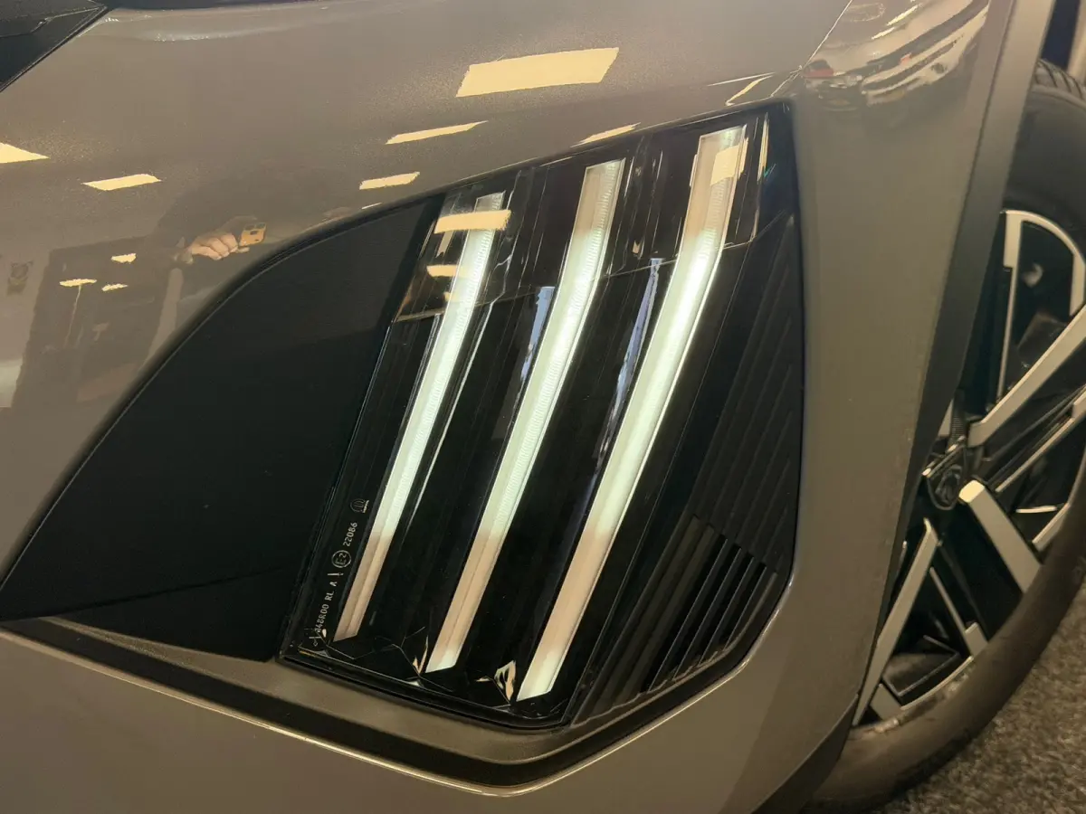 1.2 PureTech 100 Allure*Nardo-Gray*Airco*Cruise-Control*PDC*Xenon*
