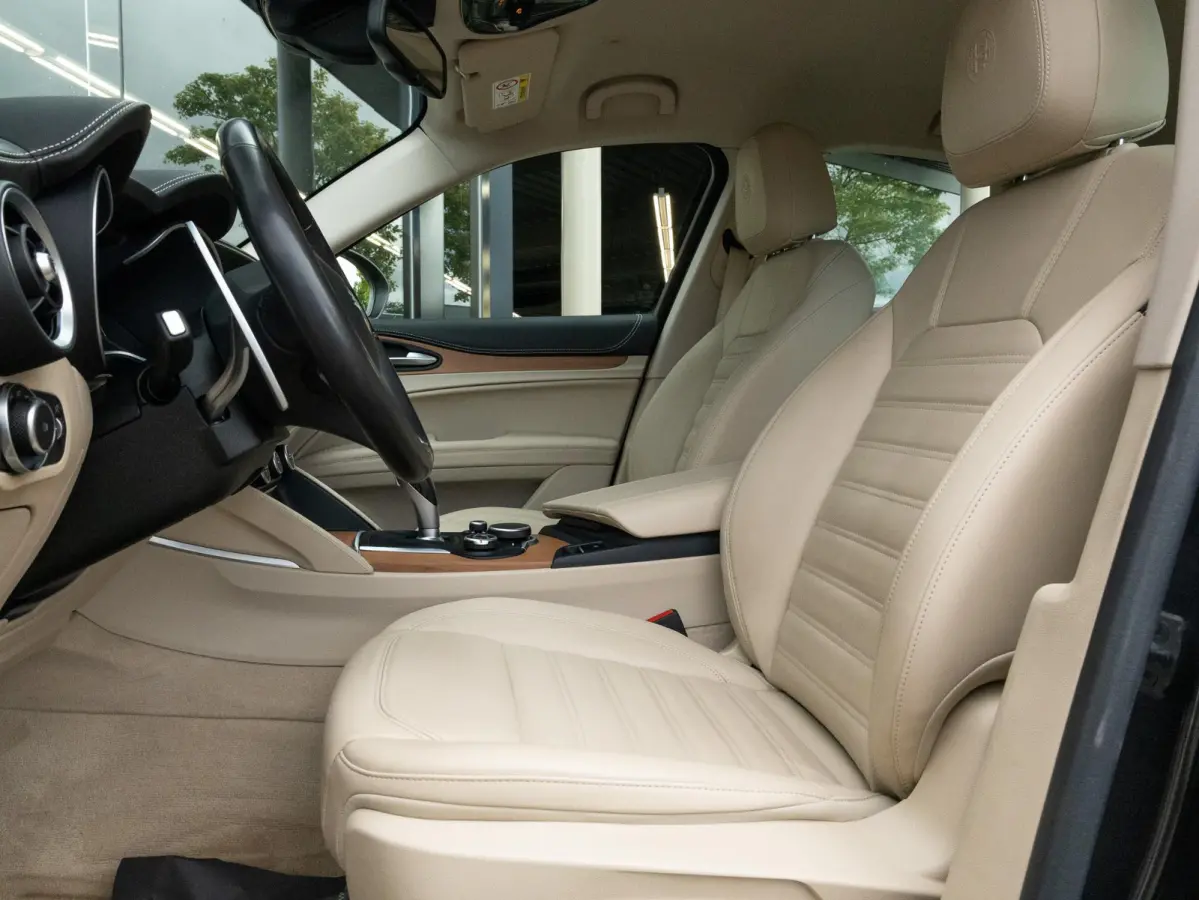 2.0 T Q4 Luxury|1e Eig|Carplay|Camera|Keyless