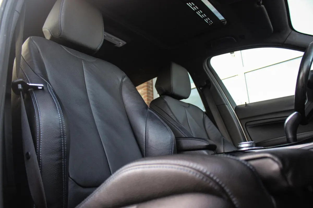 120i Edition M Sport Shadow High Executive | 2e eigenaar | Driving Assistant | Schuif-/kanteldak | Camera | Harman Kardon | Keyless entry | LED | M sport remmen | PDC