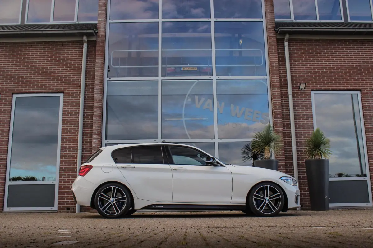 120i Edition M Sport Shadow High Executive | 2e eigenaar | Driving Assistant | Schuif-/kanteldak | Camera | Harman Kardon | Keyless entry | LED | M sport remmen | PDC