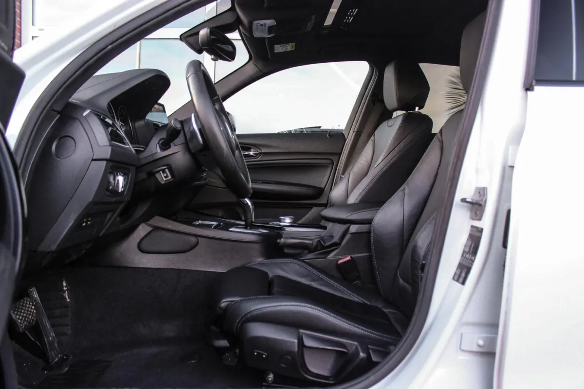 120i Edition M Sport Shadow High Executive | 2e eigenaar | Driving Assistant | Schuif-/kanteldak | Camera | Harman Kardon | Keyless entry | LED | M sport remmen | PDC