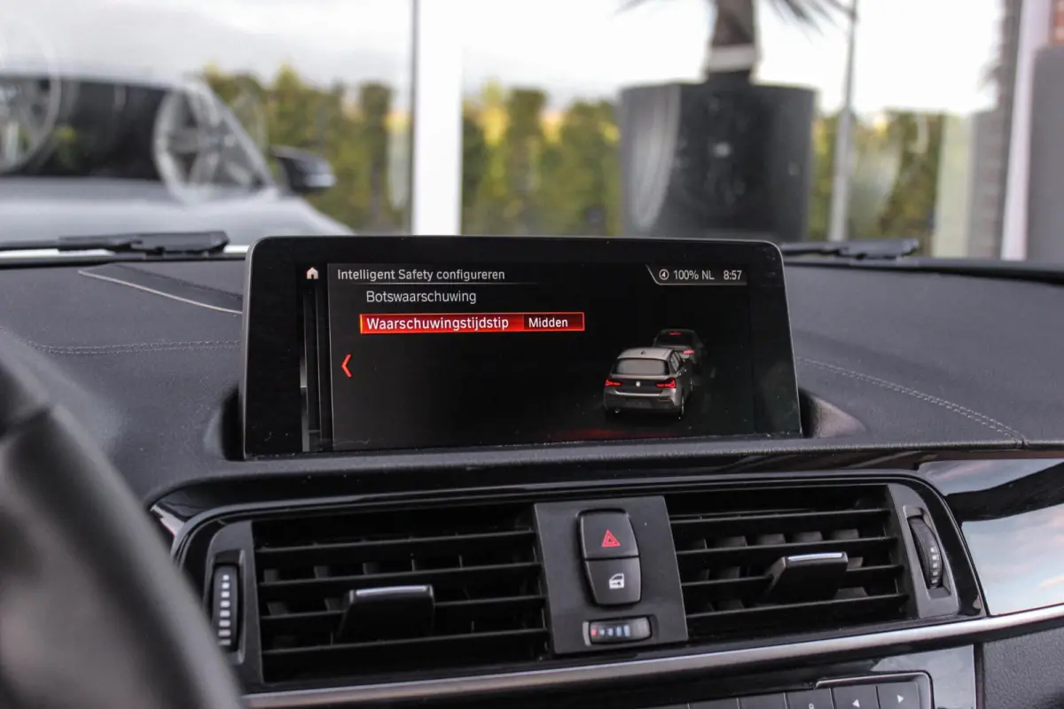 120i Edition M Sport Shadow High Executive | 2e eigenaar | Driving Assistant | Schuif-/kanteldak | Camera | Harman Kardon | Keyless entry | LED | M sport remmen | PDC