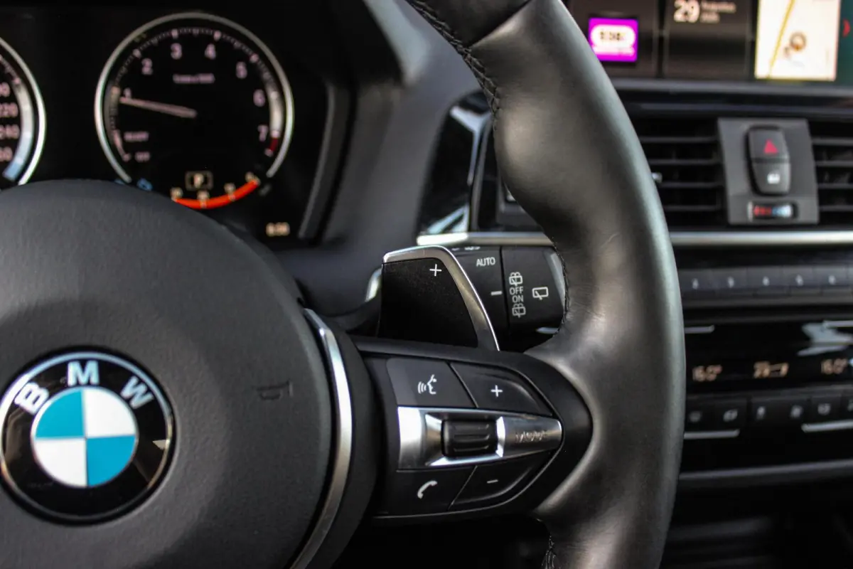 120i Edition M Sport Shadow High Executive | 2e eigenaar | Driving Assistant | Schuif-/kanteldak | Camera | Harman Kardon | Keyless entry | LED | M sport remmen | PDC