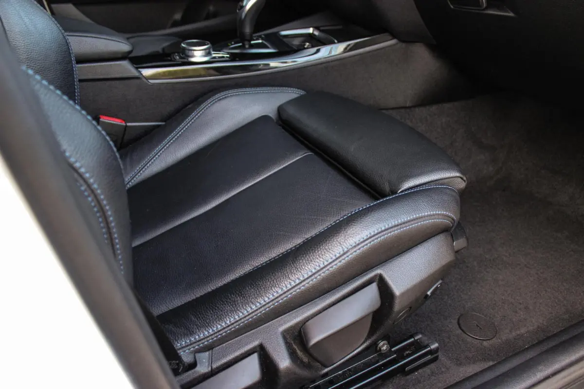 120i Edition M Sport Shadow High Executive | 2e eigenaar | Driving Assistant | Schuif-/kanteldak | Camera | Harman Kardon | Keyless entry | LED | M sport remmen | PDC