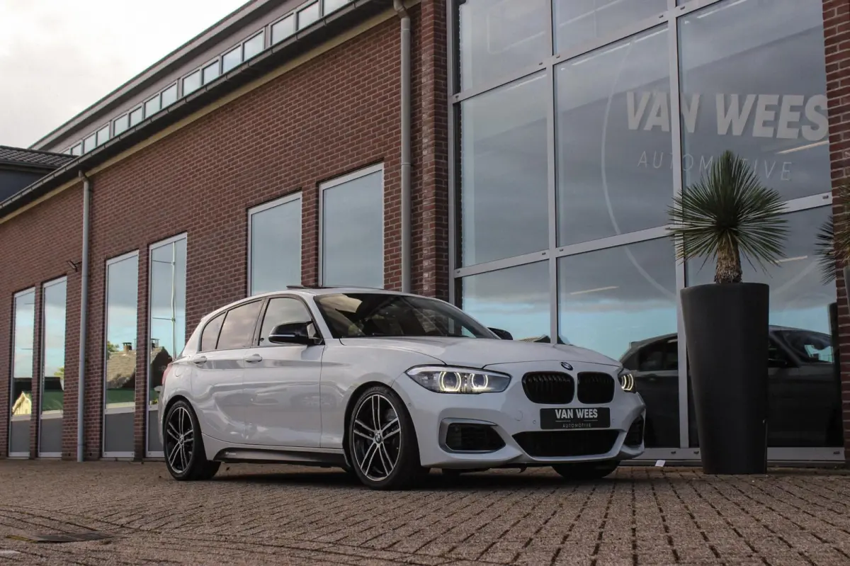 120i Edition M Sport Shadow High Executive | 2e eigenaar | Driving Assistant | Schuif-/kanteldak | Camera | Harman Kardon | Keyless entry | LED | M sport remmen | PDC