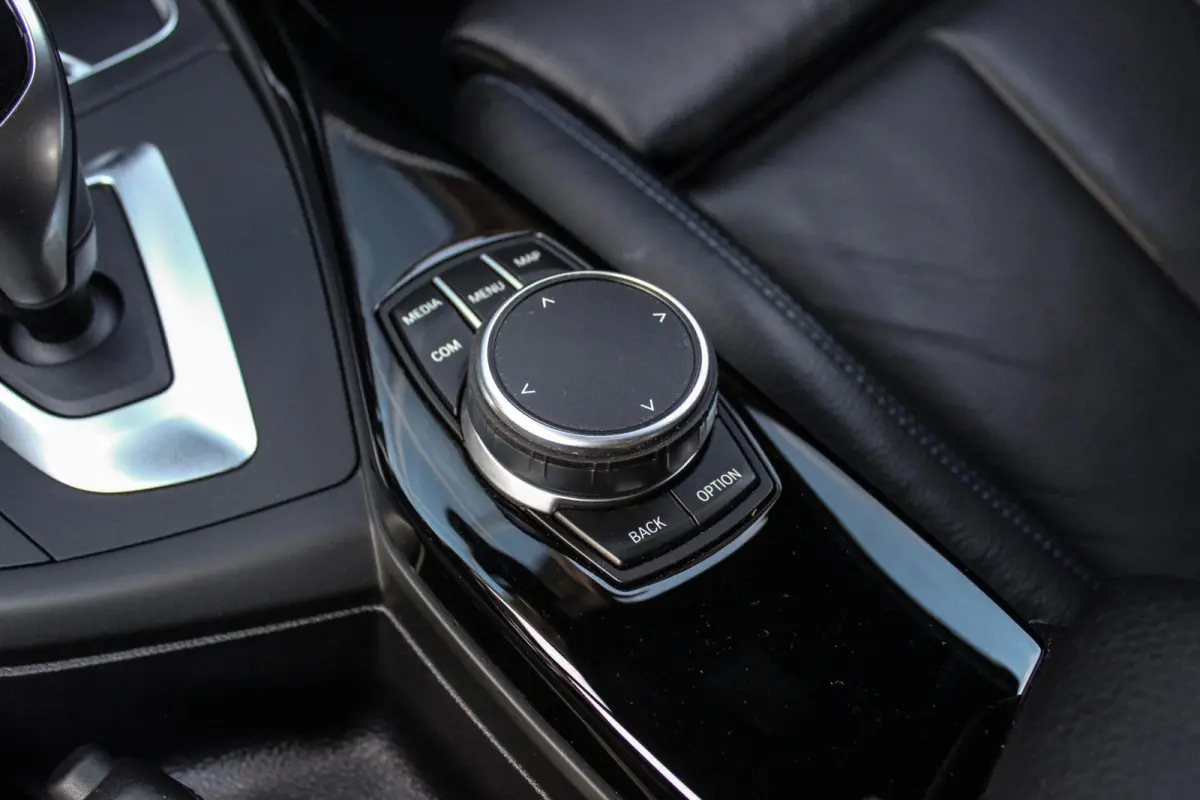 120i Edition M Sport Shadow High Executive | 2e eigenaar | Driving Assistant | Schuif-/kanteldak | Camera | Harman Kardon | Keyless entry | LED | M sport remmen | PDC