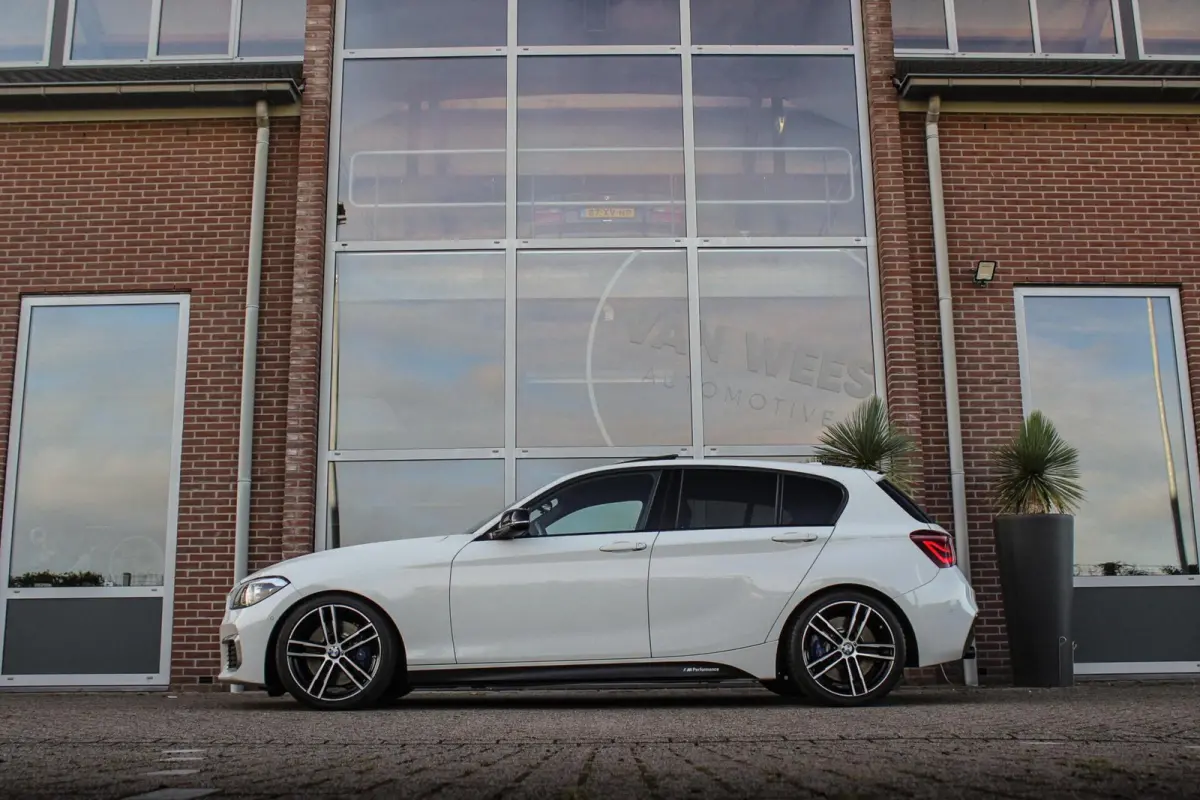 120i Edition M Sport Shadow High Executive | 2e eigenaar | Driving Assistant | Schuif-/kanteldak | Camera | Harman Kardon | Keyless entry | LED | M sport remmen | PDC