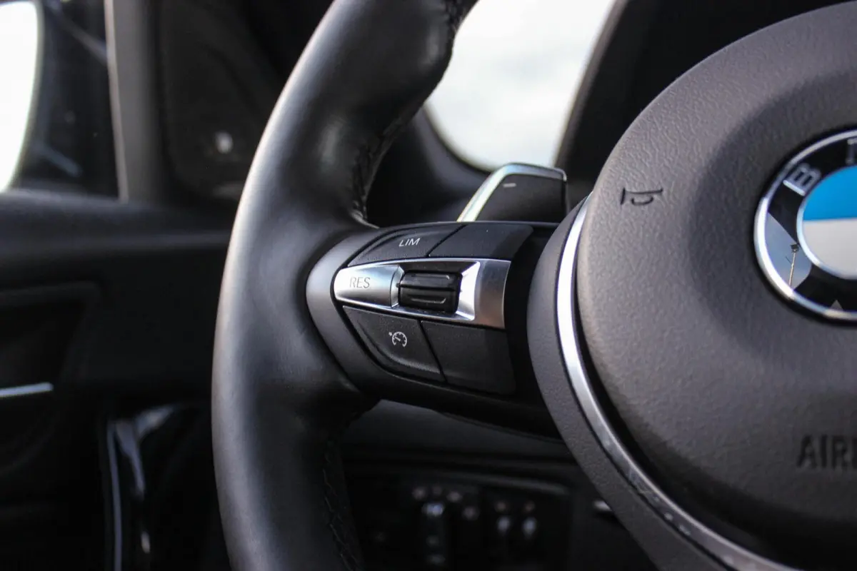 120i Edition M Sport Shadow High Executive | 2e eigenaar | Driving Assistant | Schuif-/kanteldak | Camera | Harman Kardon | Keyless entry | LED | M sport remmen | PDC