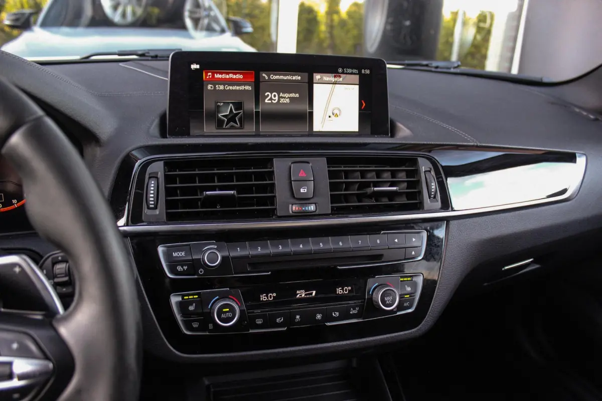 120i Edition M Sport Shadow High Executive | 2e eigenaar | Driving Assistant | Schuif-/kanteldak | Camera | Harman Kardon | Keyless entry | LED | M sport remmen | PDC