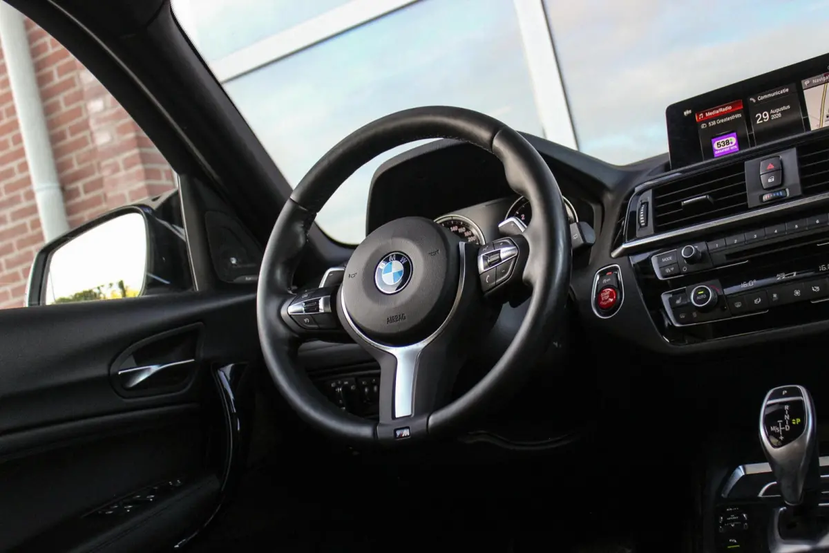 120i Edition M Sport Shadow High Executive | 2e eigenaar | Driving Assistant | Schuif-/kanteldak | Camera | Harman Kardon | Keyless entry | LED | M sport remmen | PDC