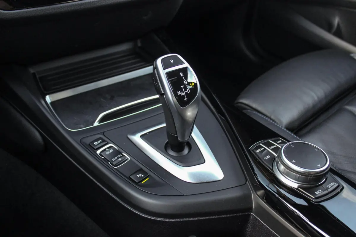 120i Edition M Sport Shadow High Executive | 2e eigenaar | Driving Assistant | Schuif-/kanteldak | Camera | Harman Kardon | Keyless entry | LED | M sport remmen | PDC