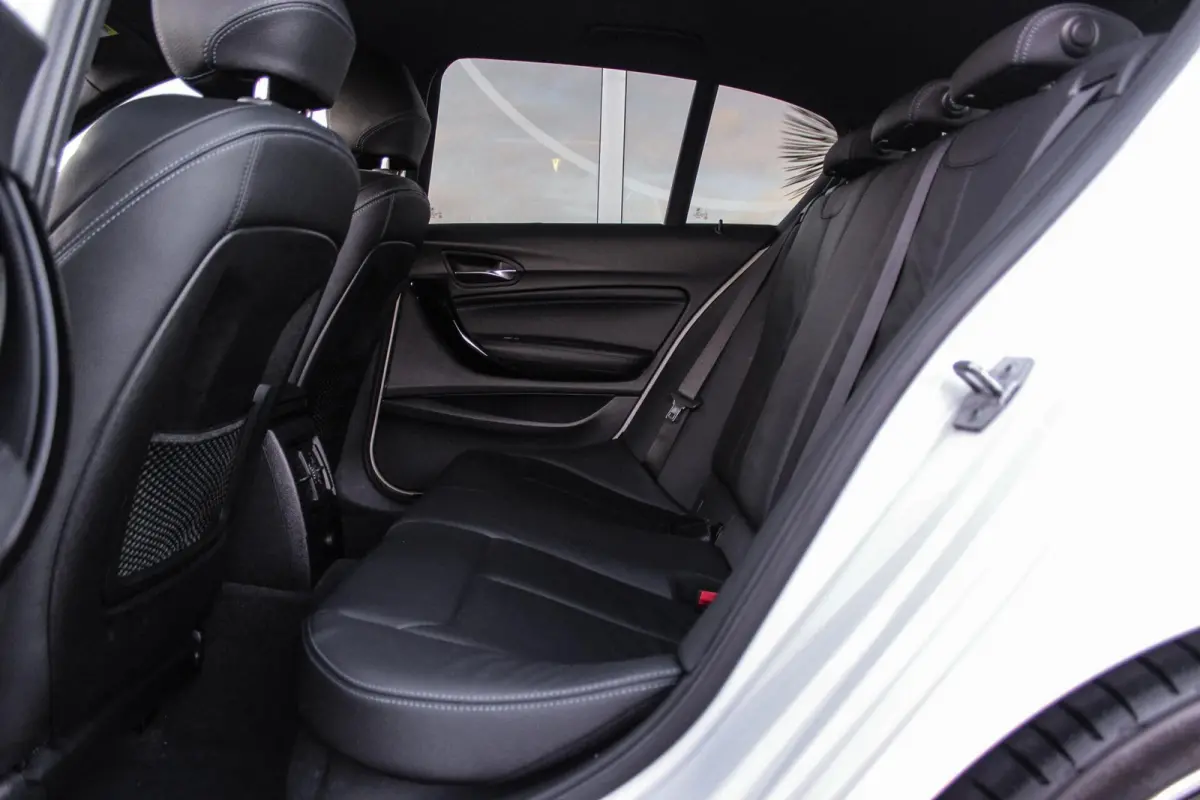 120i Edition M Sport Shadow High Executive | 2e eigenaar | Driving Assistant | Schuif-/kanteldak | Camera | Harman Kardon | Keyless entry | LED | M sport remmen | PDC