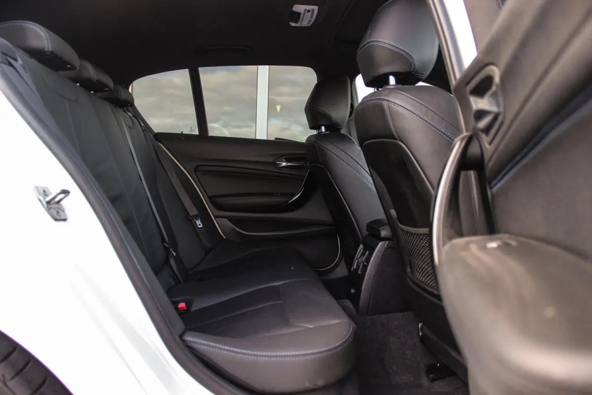 120i Edition M Sport Shadow High Executive | 2e eigenaar | Driving Assistant | Schuif-/kanteldak | Camera | Harman Kardon | Keyless entry | LED | M sport remmen | PDC