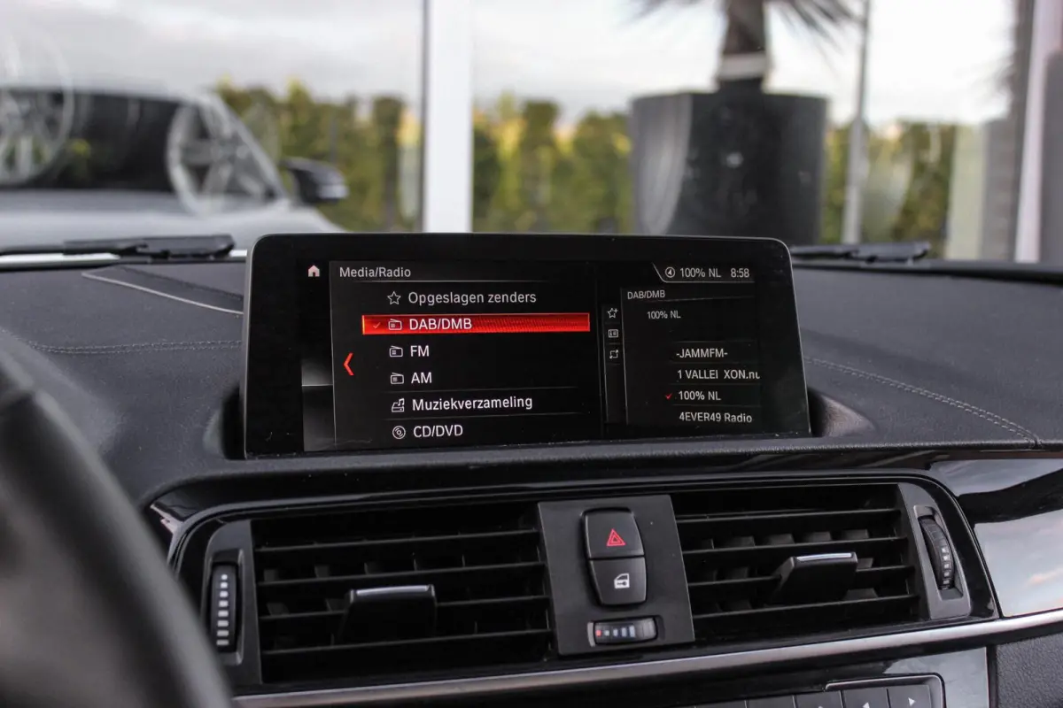 120i Edition M Sport Shadow High Executive | 2e eigenaar | Driving Assistant | Schuif-/kanteldak | Camera | Harman Kardon | Keyless entry | LED | M sport remmen | PDC