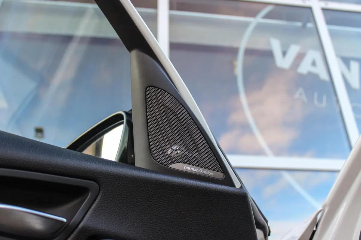 120i Edition M Sport Shadow High Executive | 2e eigenaar | Driving Assistant | Schuif-/kanteldak | Camera | Harman Kardon | Keyless entry | LED | M sport remmen | PDC