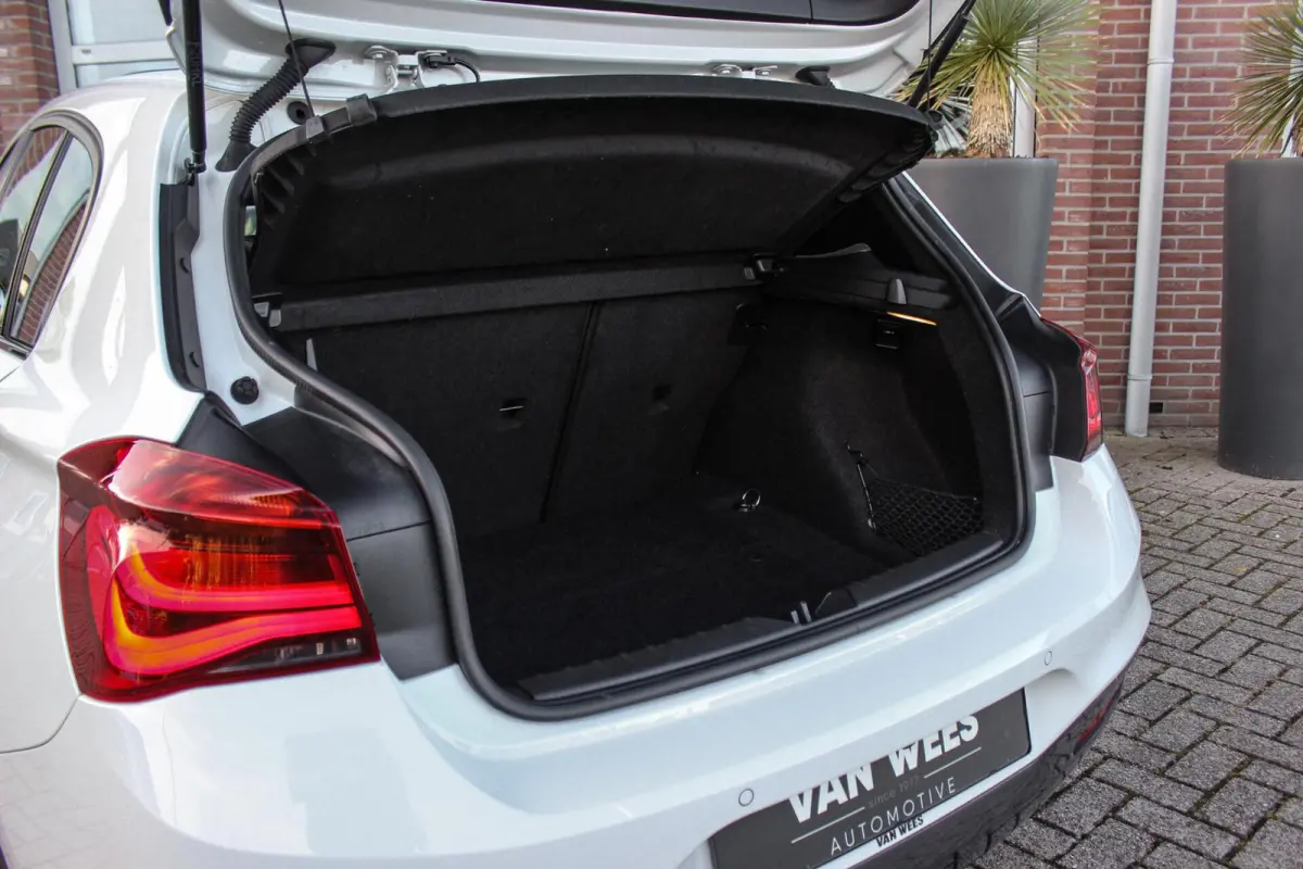 120i Edition M Sport Shadow High Executive | 2e eigenaar | Driving Assistant | Schuif-/kanteldak | Camera | Harman Kardon | Keyless entry | LED | M sport remmen | PDC