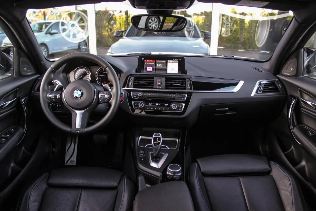 120i Edition M Sport Shadow High Executive | 2e eigenaar | Driving Assistant | Schuif-/kanteldak | Camera | Harman Kardon | Keyless entry | LED | M sport remmen | PDC