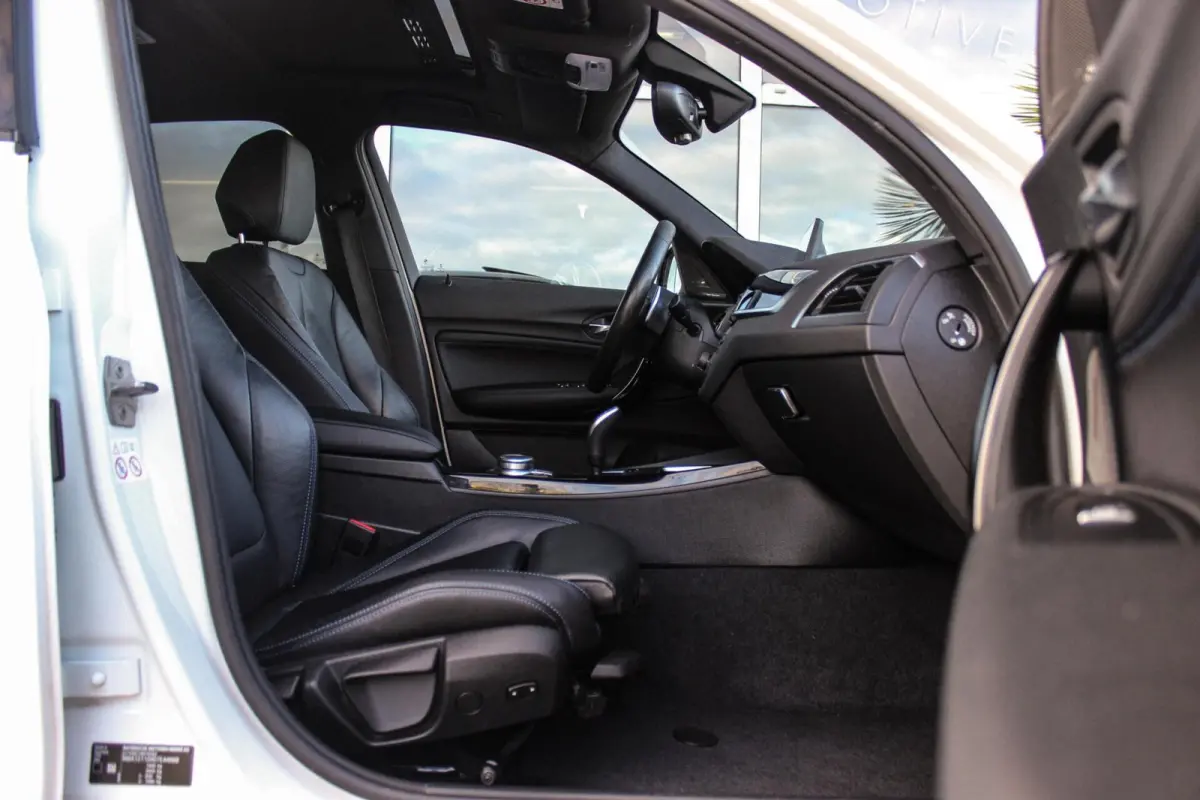 120i Edition M Sport Shadow High Executive | 2e eigenaar | Driving Assistant | Schuif-/kanteldak | Camera | Harman Kardon | Keyless entry | LED | M sport remmen | PDC