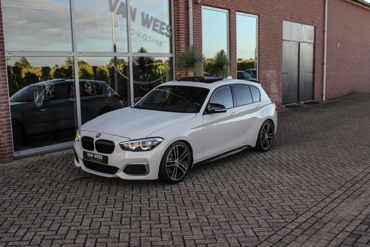 120i Edition M Sport Shadow High Executive | 2e eigenaar | Driving Assistant | Schuif-/kanteldak | Camera | Harman Kardon | Keyless entry | LED | M sport remmen | PDC