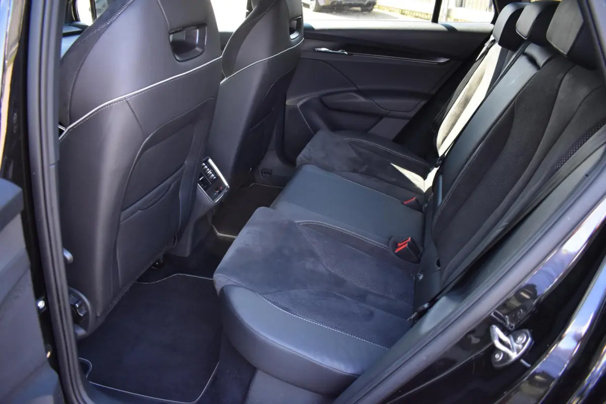 60 Sportline | Camera | Carplay | Cruise Control |