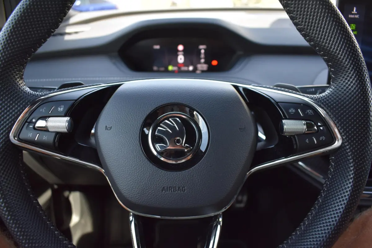 60 Sportline | Camera | Carplay | Cruise Control |