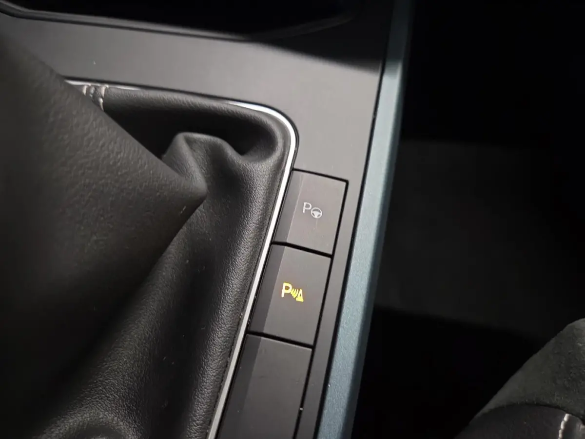 Xperience Business Connect | Adaptief Cruise  | Climate Control | Camera | Dodehoek Detectie | 17'' LM Velgen | Apple Carplay | Android Auto | 9.000 km!