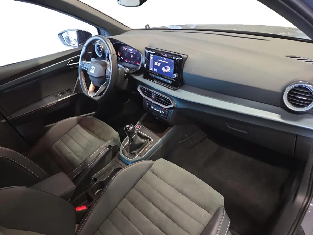 Xperience Business Connect | Adaptief Cruise  | Climate Control | Camera | Dodehoek Detectie | 17'' LM Velgen | Apple Carplay | Android Auto | 9.000 km!