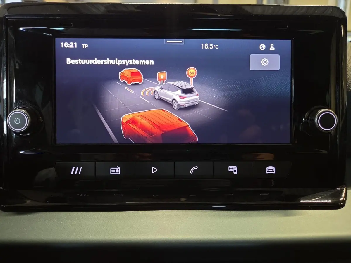 Xperience Business Connect | Adaptief Cruise  | Climate Control | Camera | Dodehoek Detectie | 17'' LM Velgen | Apple Carplay | Android Auto | 9.000 km!