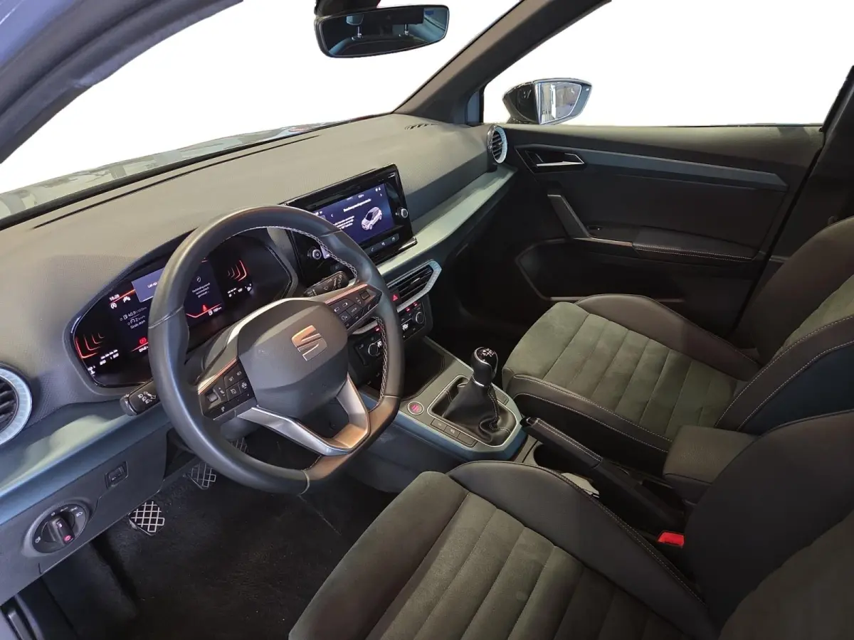 Xperience Business Connect | Adaptief Cruise  | Climate Control | Camera | Dodehoek Detectie | 17'' LM Velgen | Apple Carplay | Android Auto | 9.000 km!