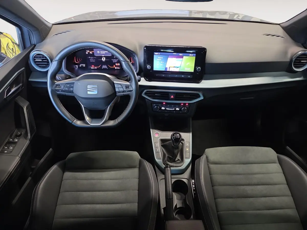 Xperience Business Connect | Adaptief Cruise  | Climate Control | Camera | Dodehoek Detectie | 17'' LM Velgen | Apple Carplay | Android Auto | 9.000 km!