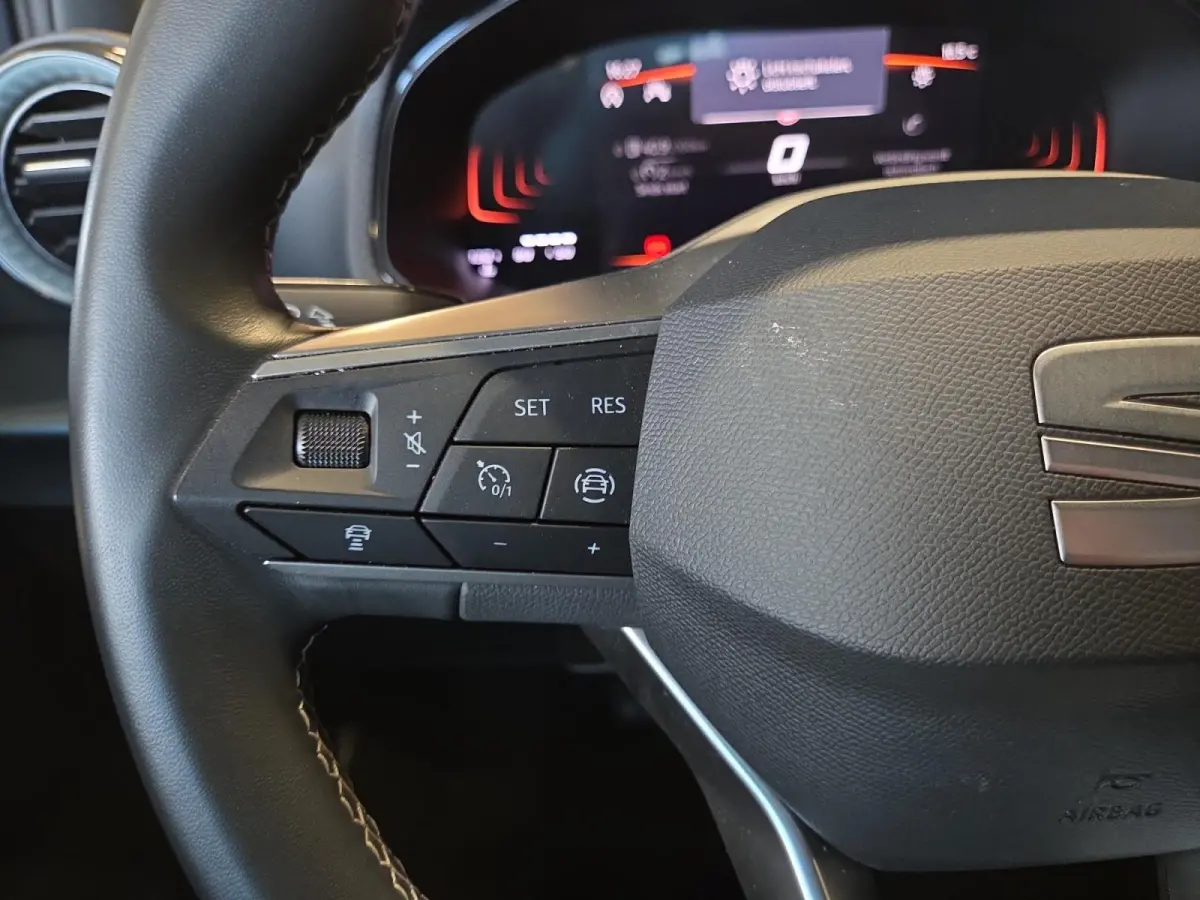 Xperience Business Connect | Adaptief Cruise  | Climate Control | Camera | Dodehoek Detectie | 17'' LM Velgen | Apple Carplay | Android Auto | 9.000 km!