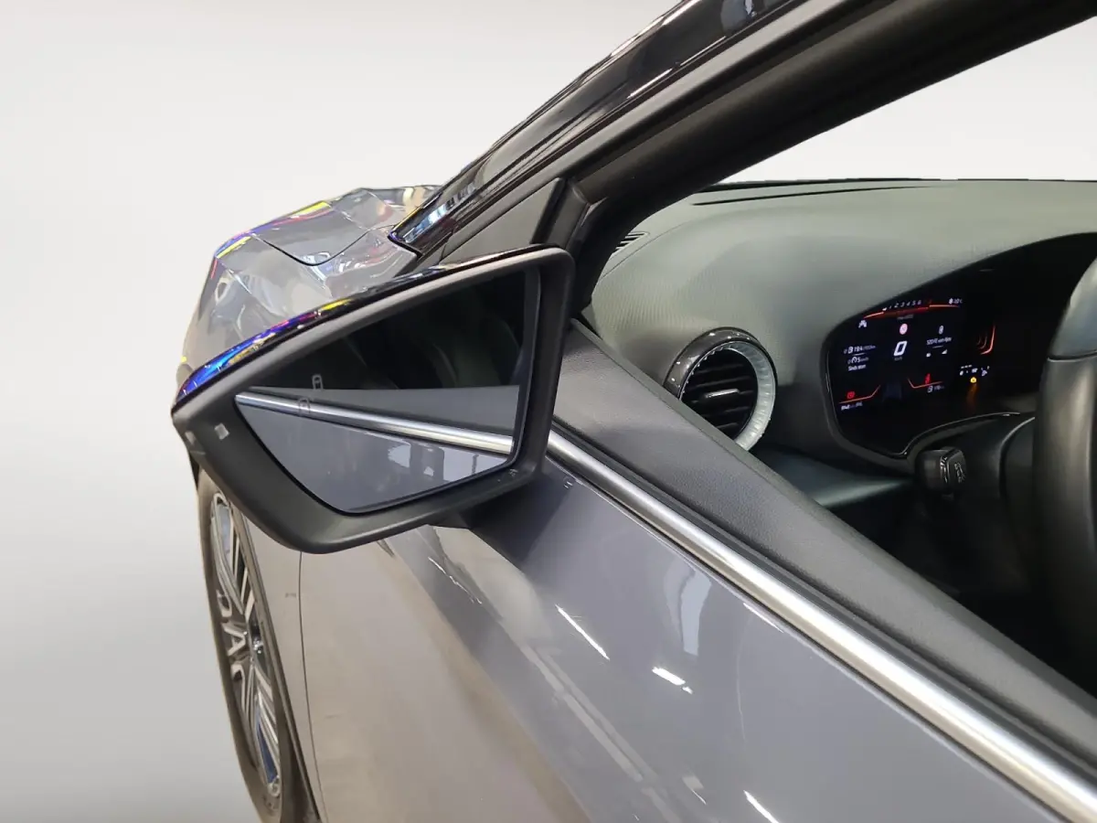 Xperience Business Connect | Adaptief Cruise  | Climate Control | Camera | Dodehoek Detectie | 17'' LM Velgen | Apple Carplay | Android Auto | 9.000 km!