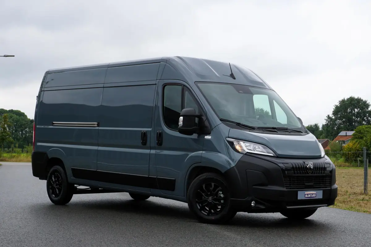 2.2 BlueHDi 180 L3H2 3.5t in Nieuwstaat |Automaat |Camera |Cruise |Navi |Groot scherm |2e airbag |BPM voordeel! |Climate control |Parkeersensoren |180 pk