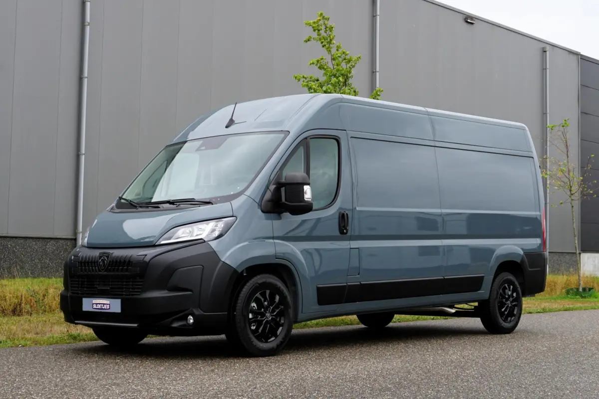 2.2 BlueHDi 180 L3H2 3.5t in Nieuwstaat |Automaat |Camera |Cruise |Navi |Groot scherm |2e airbag |BPM voordeel! |Climate control |Parkeersensoren |180 pk