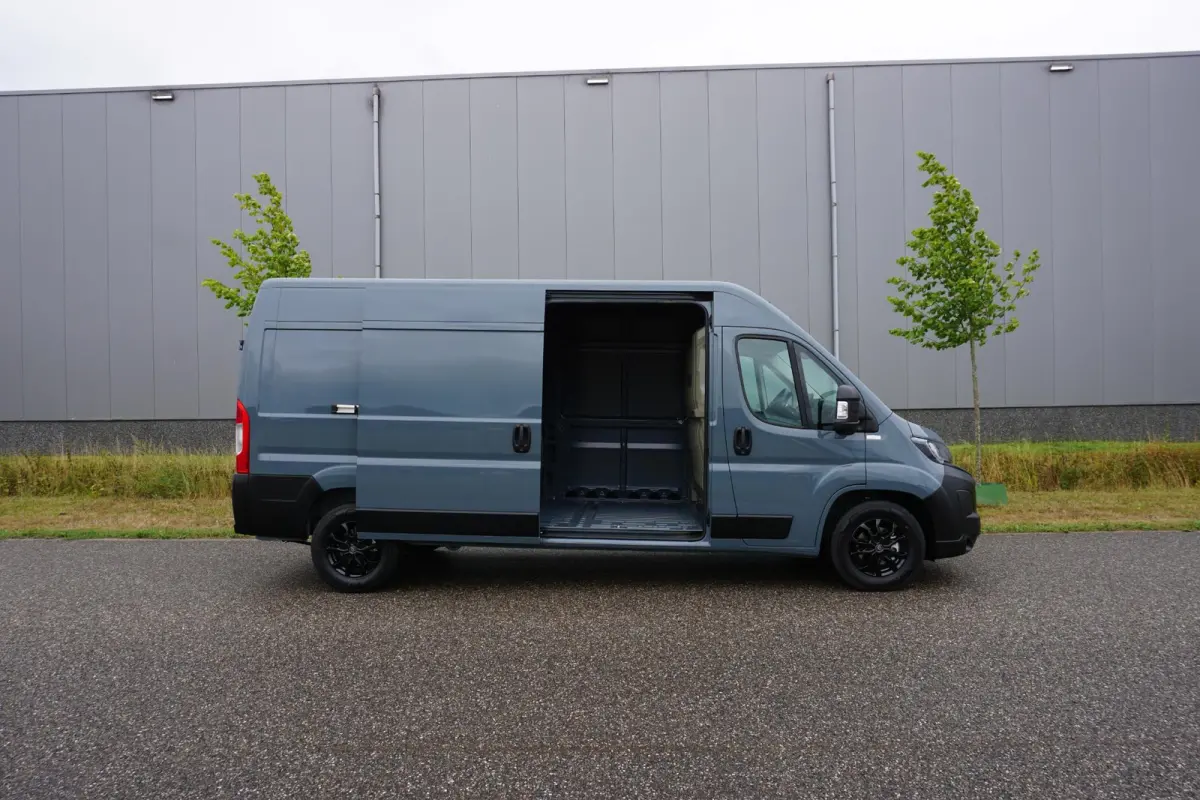 2.2 BlueHDi 180 L3H2 3.5t in Nieuwstaat |Automaat |Camera |Cruise |Navi |Groot scherm |2e airbag |BPM voordeel! |Climate control |Parkeersensoren |180 pk