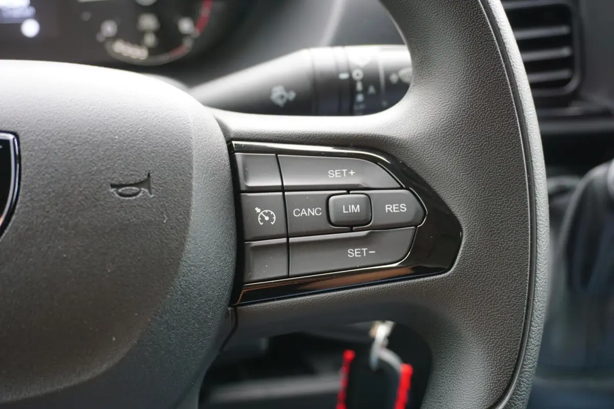 2.2 BlueHDi 180 L3H2 3.5t in Nieuwstaat |Automaat |Camera |Cruise |Navi |Groot scherm |2e airbag |BPM voordeel! |Climate control |Parkeersensoren |180 pk
