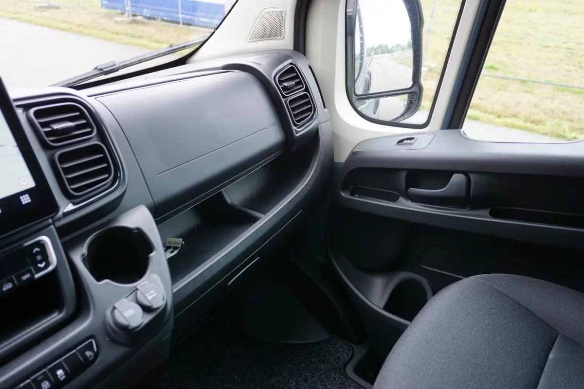 2.2 BlueHDi 180 L3H2 3.5t in Nieuwstaat |Automaat |Camera |Cruise |Navi |Groot scherm |2e airbag |BPM voordeel! |Climate control |Parkeersensoren |180 pk