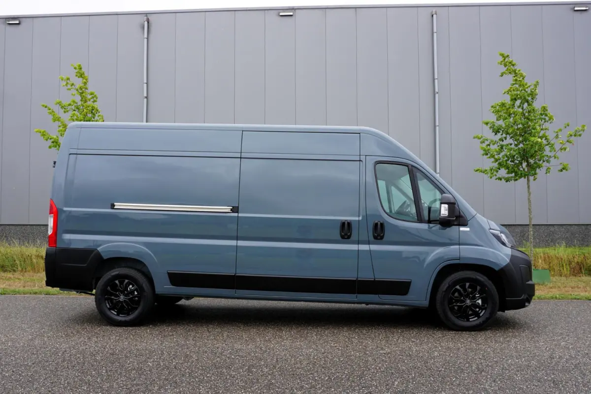2.2 BlueHDi 180 L3H2 3.5t in Nieuwstaat |Automaat |Camera |Cruise |Navi |Groot scherm |2e airbag |BPM voordeel! |Climate control |Parkeersensoren |180 pk